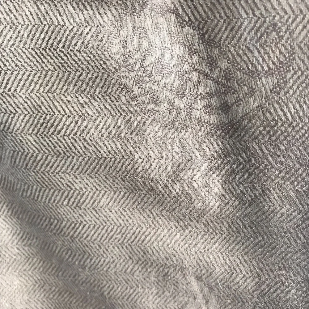 Cashmere Pashmina Wrap Scarf with paisley print border. Brown NWOT